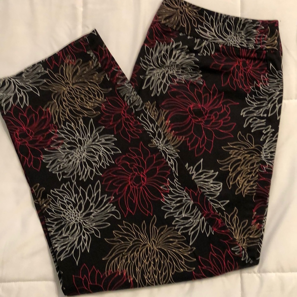 🌺Rafaella floral capris size 10.